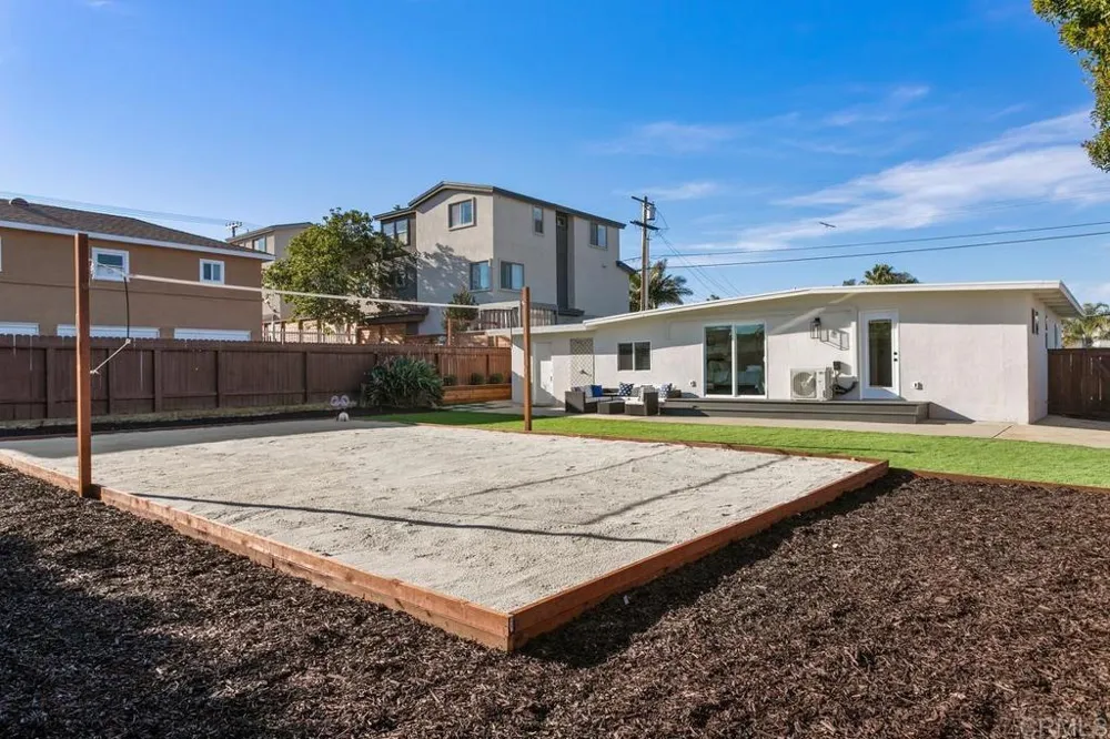 245 Hemlock Avenue Carlsbad, CA 92008