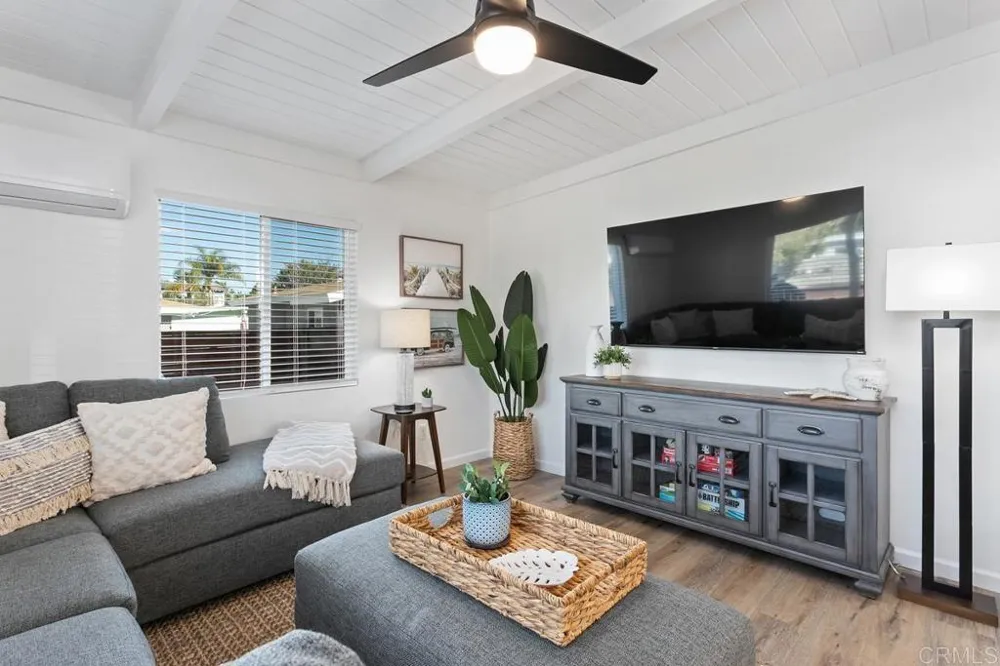 245 Hemlock Avenue Carlsbad, CA 92008
