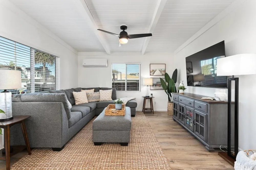 245 Hemlock Avenue Carlsbad, CA 92008