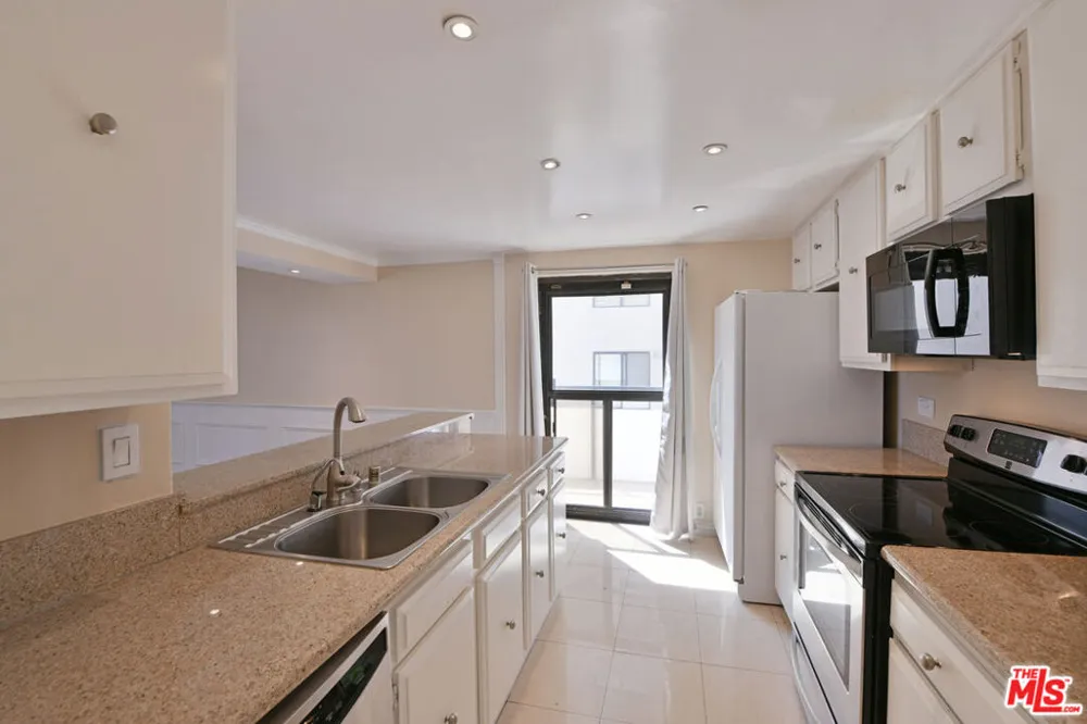 10535 Wilshire Boulevard #1203 Los Angeles, CA 90024