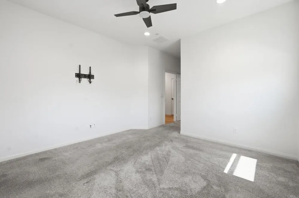 8386 Yosemite Street Lemon Grove, CA 91945