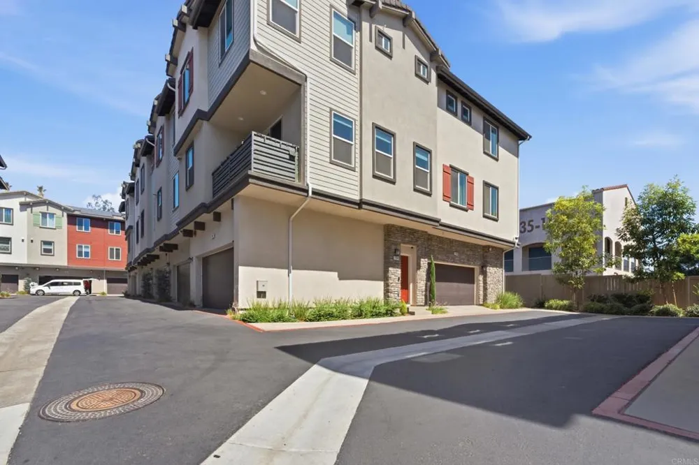 8386 Yosemite Street Lemon Grove, CA 91945