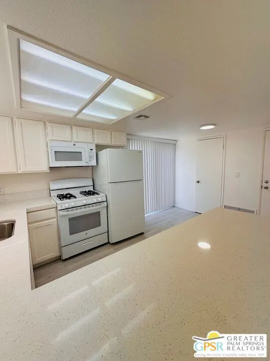 32389 Whispering Palms Trail Cathedral City, CA 92234
