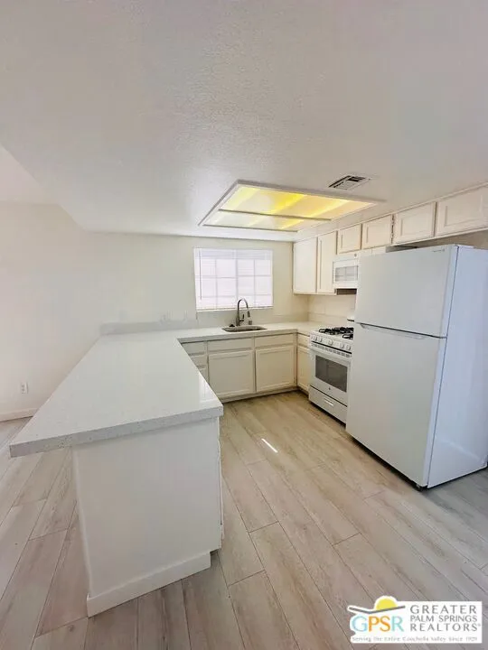 32389 Whispering Palms Trail Cathedral City, CA 92234