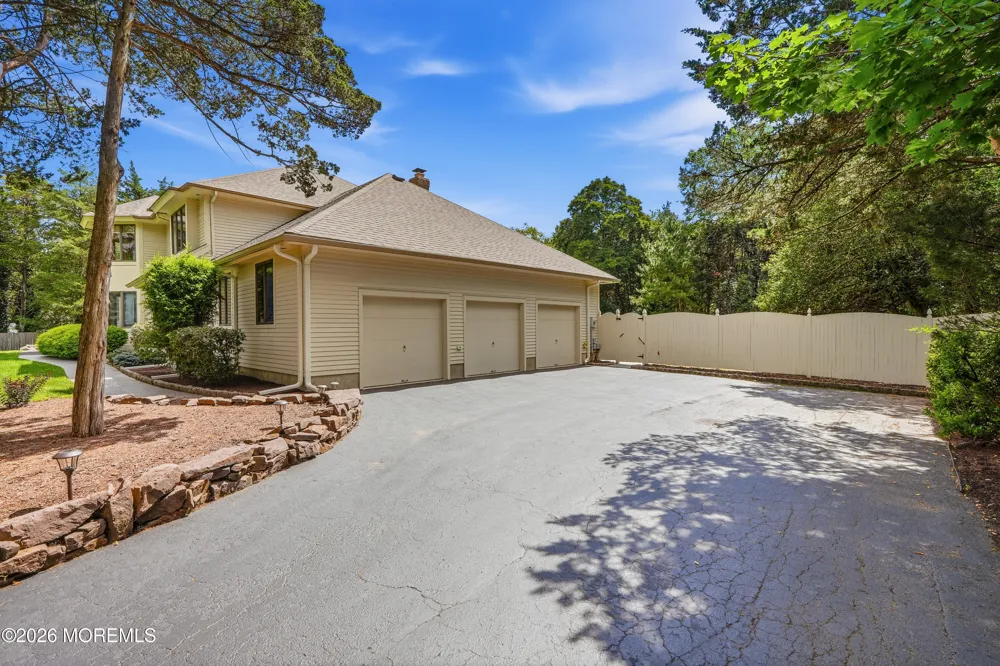 195 Lamdan Lane Toms River, NJ 08753