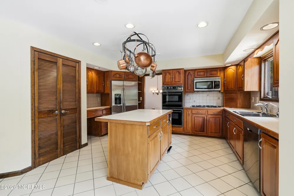 195 Lamdan Lane Toms River, NJ 08753