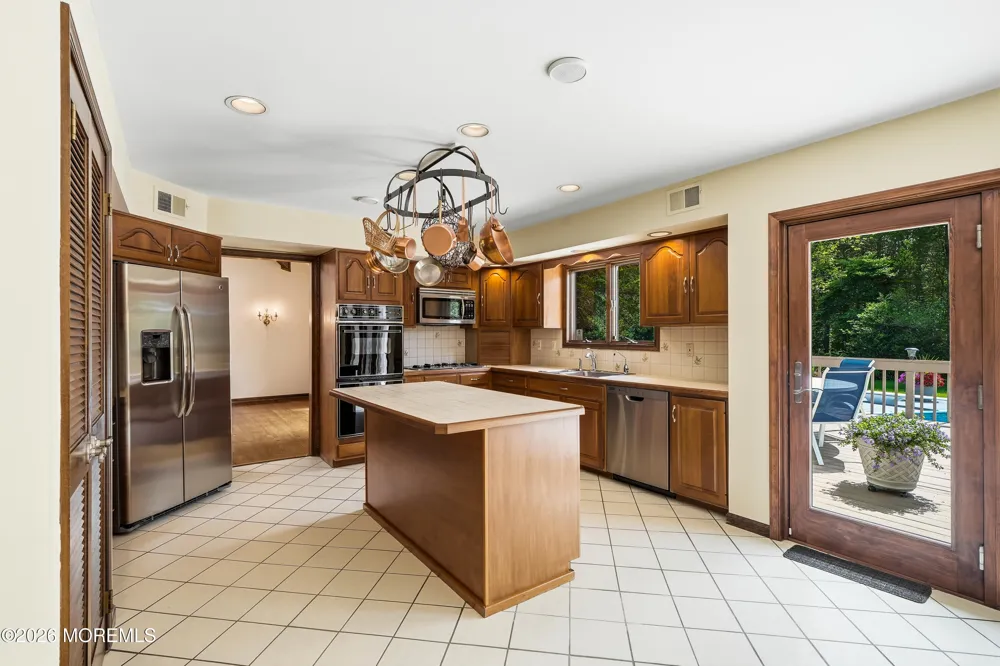 195 Lamdan Lane Toms River, NJ 08753