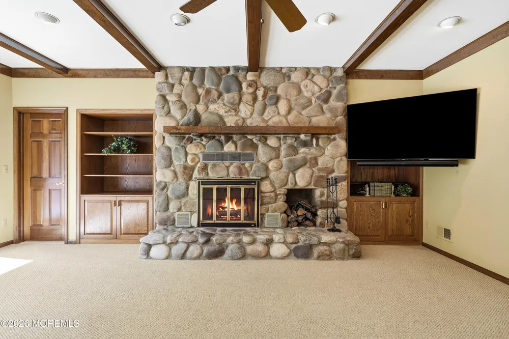 195 Lamdan Lane Toms River, NJ 08753