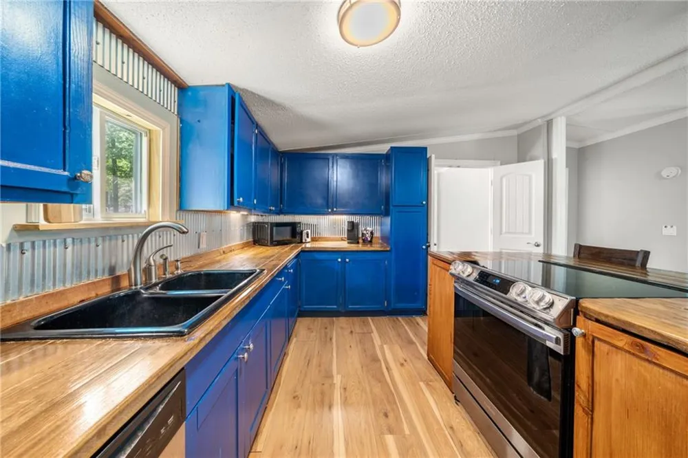 115 Wildwood Trl Cleveland, GA 30528