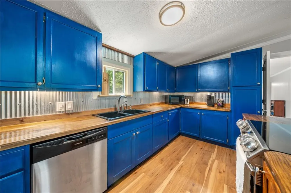 115 Wildwood Trl Cleveland, GA 30528