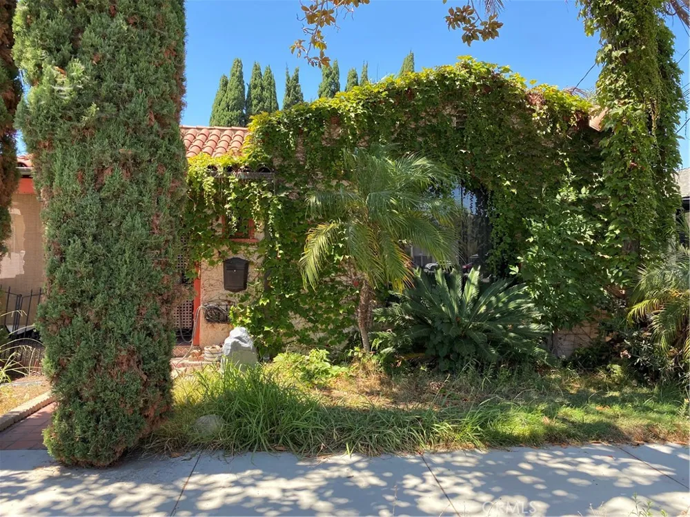 1371 Granada Long Beach, CA 90804