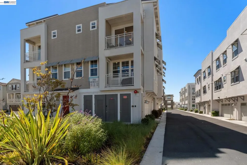 37677 Bay Breeze Street Newark, CA 94560