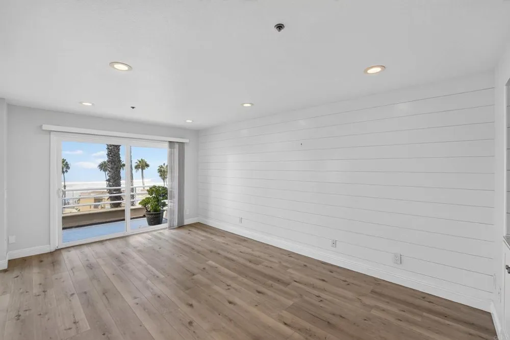 400 Pacific Street #216 Oceanside, CA 92054