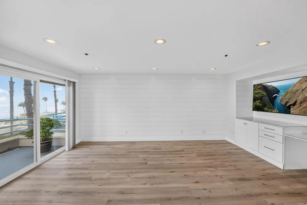 400 Pacific Street #216 Oceanside, CA 92054
