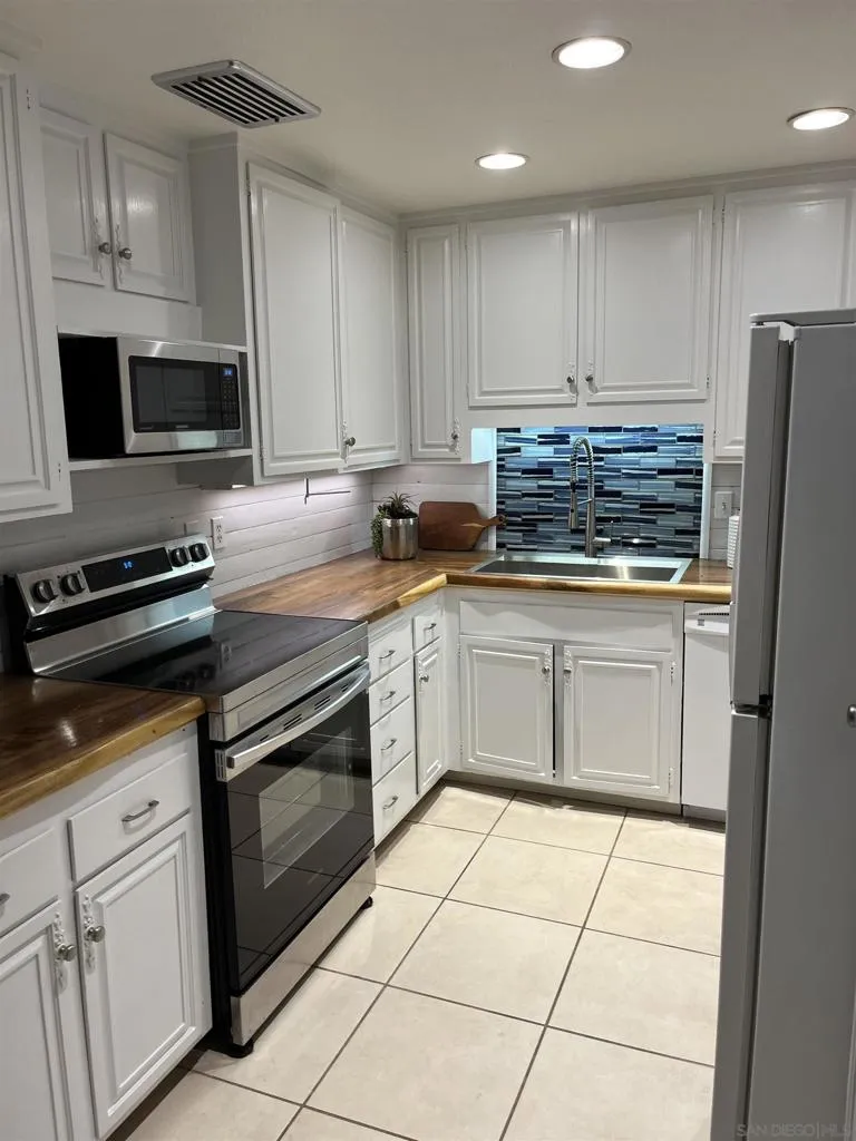 7811 Eads Ave #104 La Jolla, CA 92037