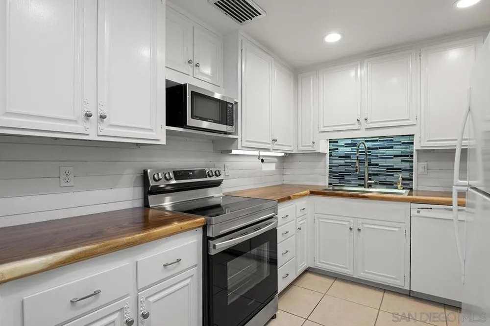 7811 Eads Ave #104 La Jolla, CA 92037