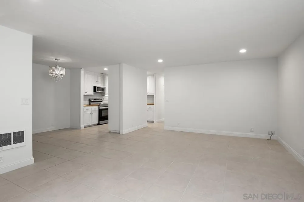 7811 Eads Ave #104 La Jolla, CA 92037