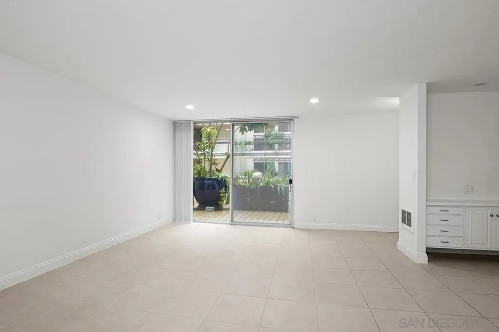 7811 Eads Ave #104 La Jolla, CA 92037