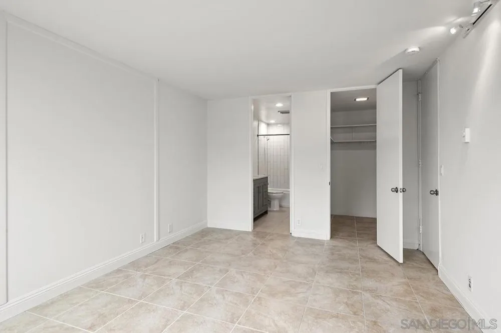 7811 Eads Ave #104 La Jolla, CA 92037
