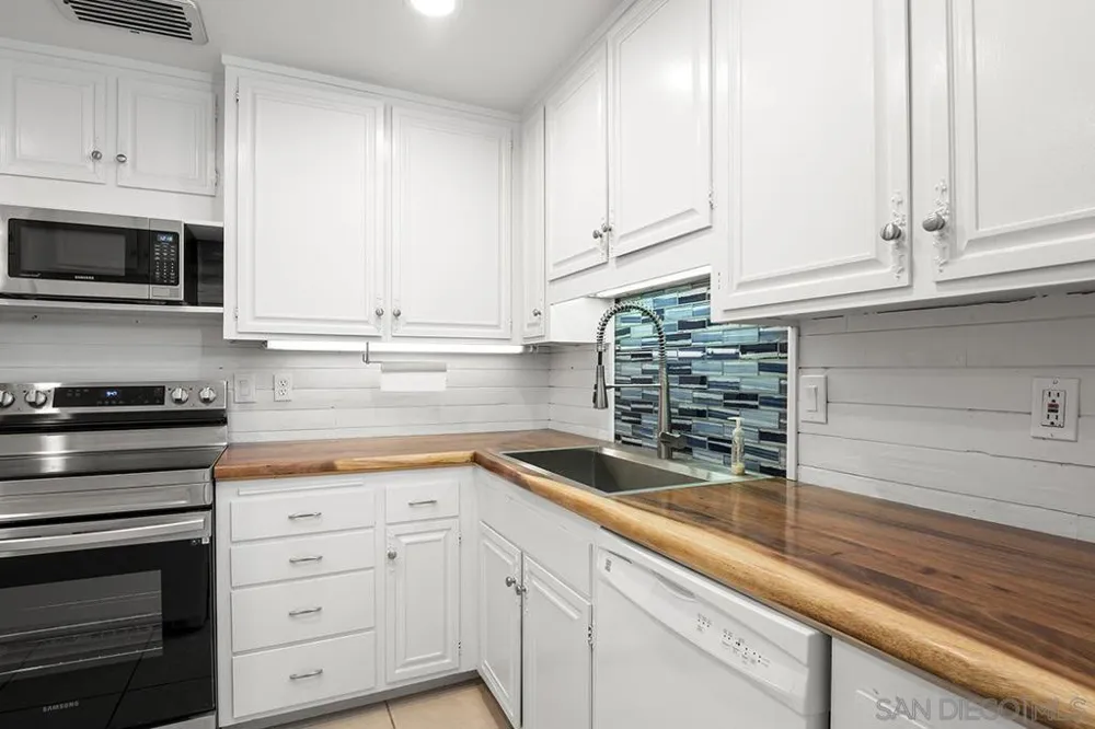 7811 Eads Ave #104 La Jolla, CA 92037