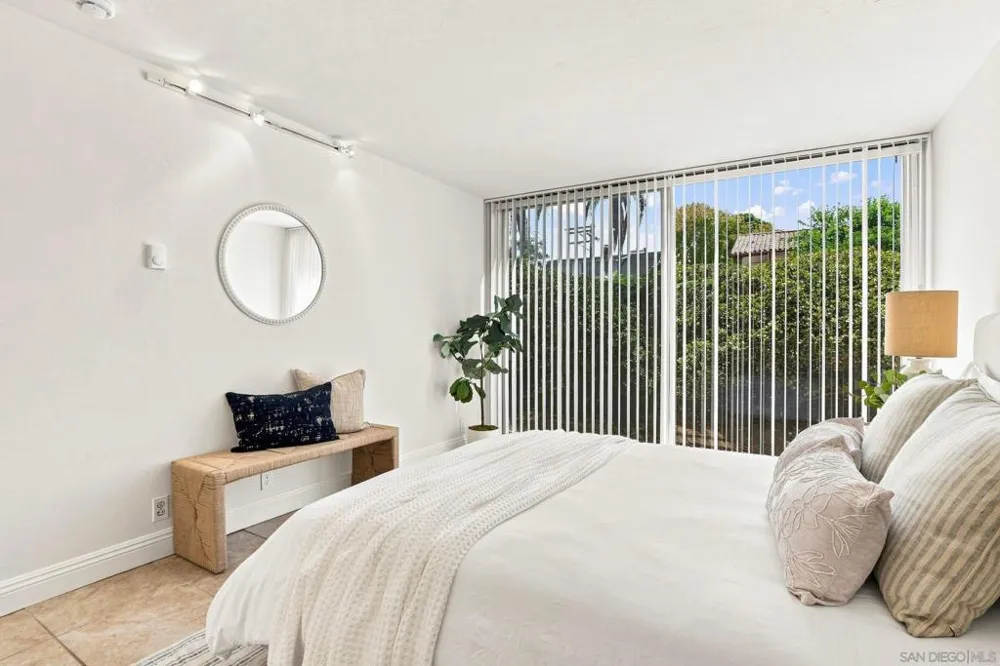7811 Eads Ave #104 La Jolla, CA 92037
