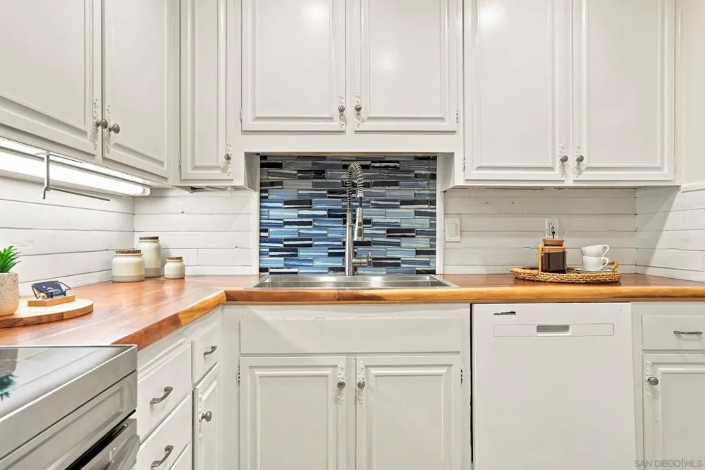 7811 Eads Ave #104 La Jolla, CA 92037