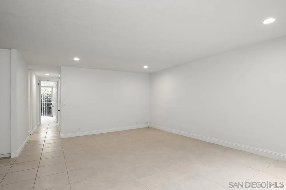 7811 Eads Ave #104 La Jolla, CA 92037