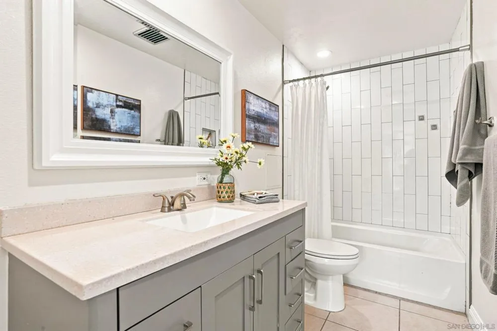 7811 Eads Ave #104 La Jolla, CA 92037