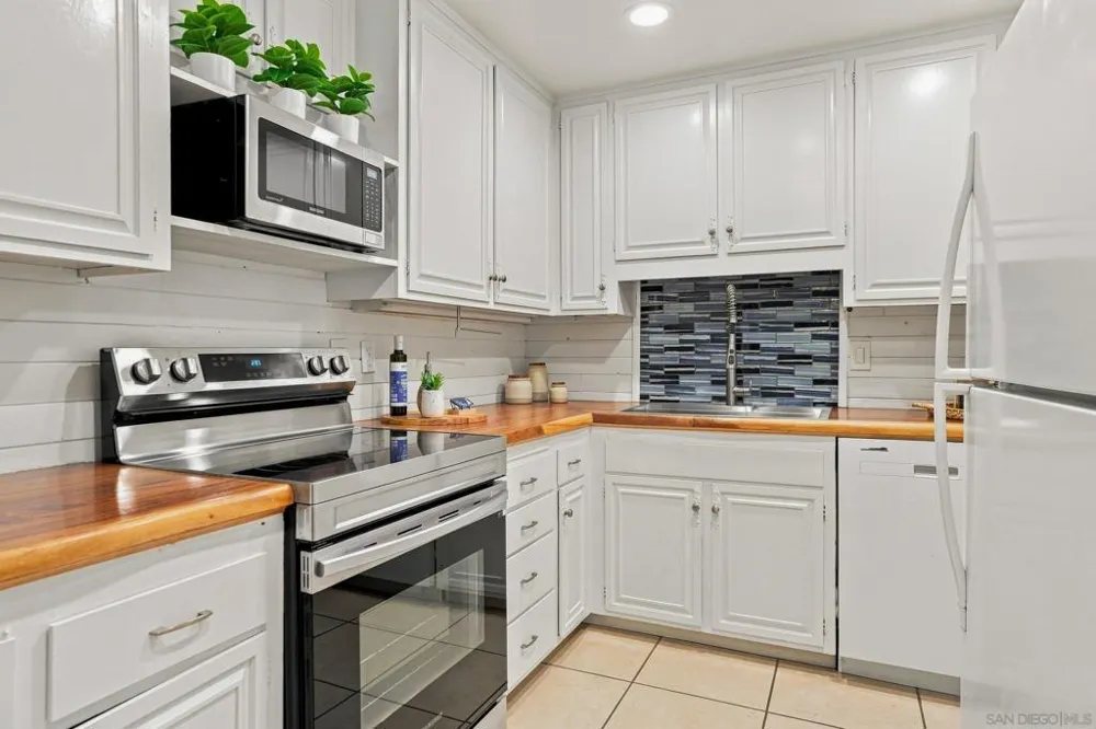 7811 Eads Ave #104 La Jolla, CA 92037