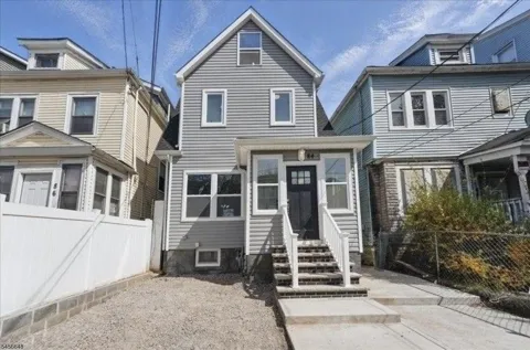 84 Chelsea Ave