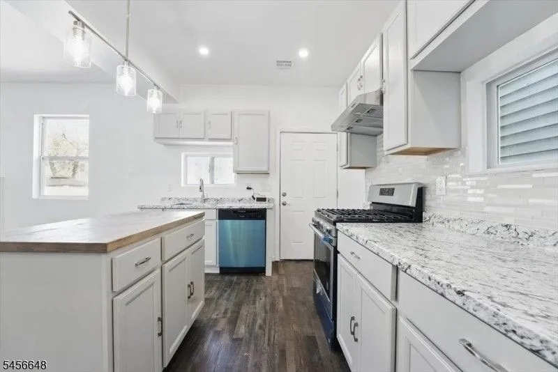 84 Chelsea Ave Newark City, NJ 07106