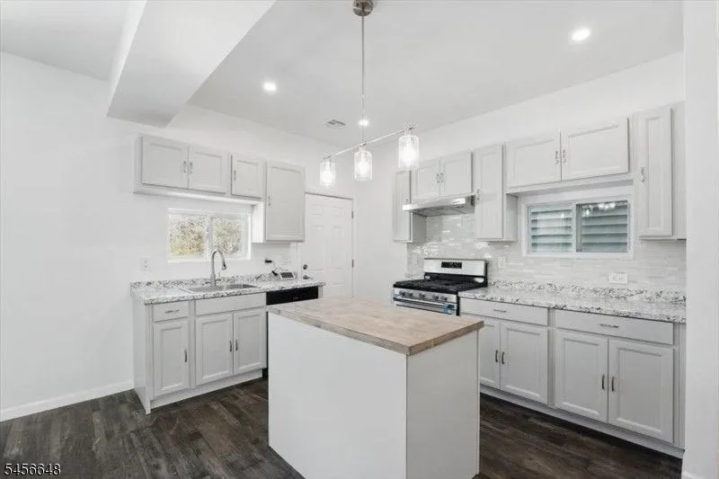 84 Chelsea Ave Newark City, NJ 07106
