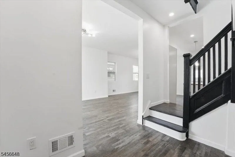 84 Chelsea Ave Newark City, NJ 07106