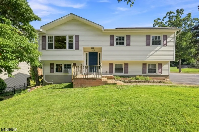105 Leland Trl Hopatcong, NJ 07843