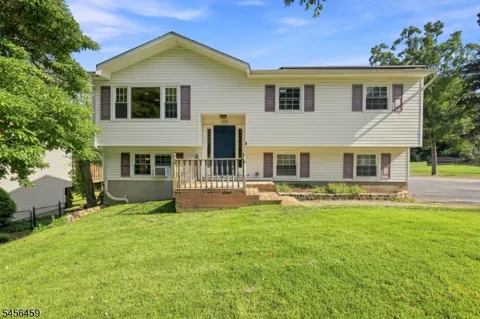 105 Leland Trl