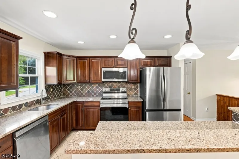105 Leland Trl Hopatcong, NJ 07843