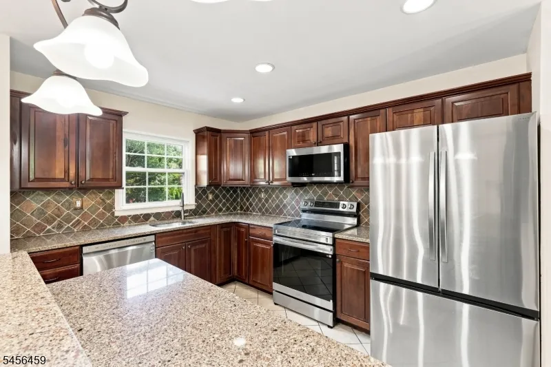 105 Leland Trl Hopatcong, NJ 07843