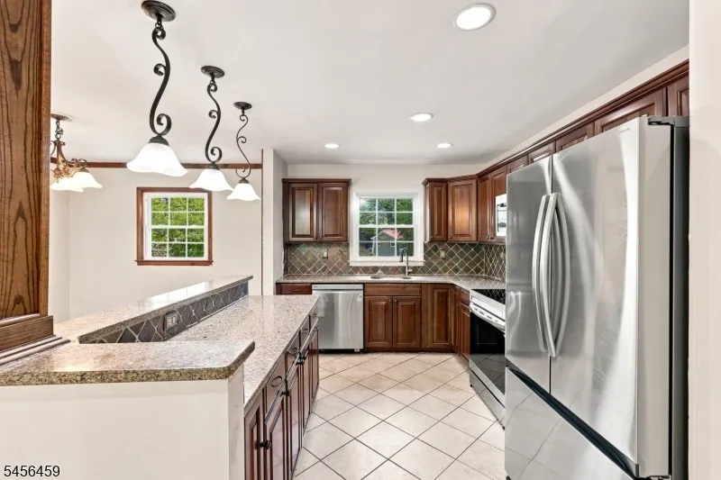 105 Leland Trl Hopatcong, NJ 07843
