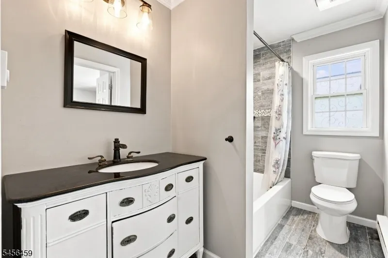 105 Leland Trl Hopatcong, NJ 07843