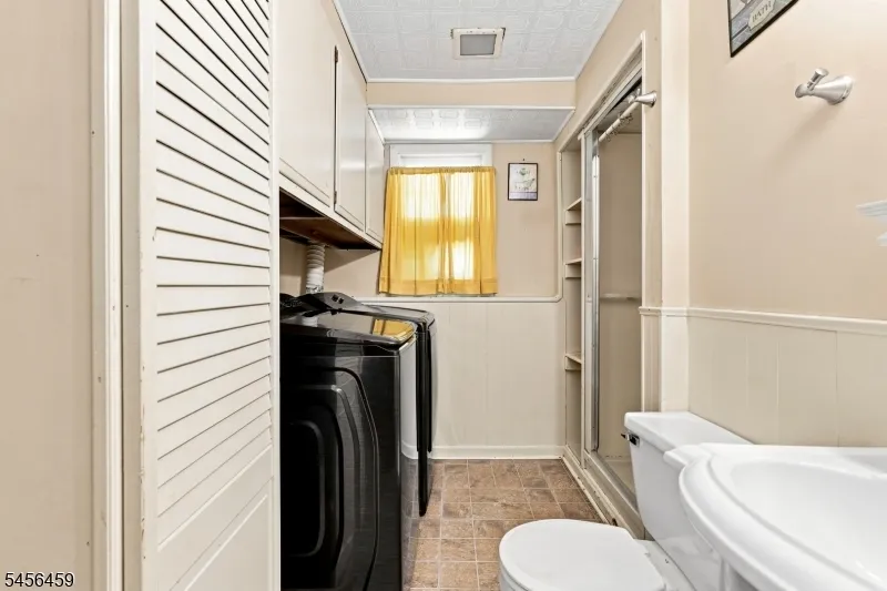 105 Leland Trl Hopatcong, NJ 07843