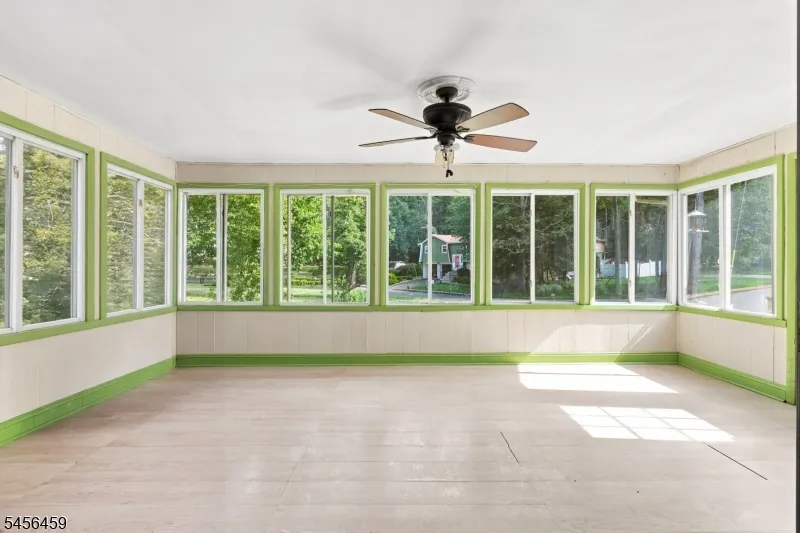 105 Leland Trl Hopatcong, NJ 07843