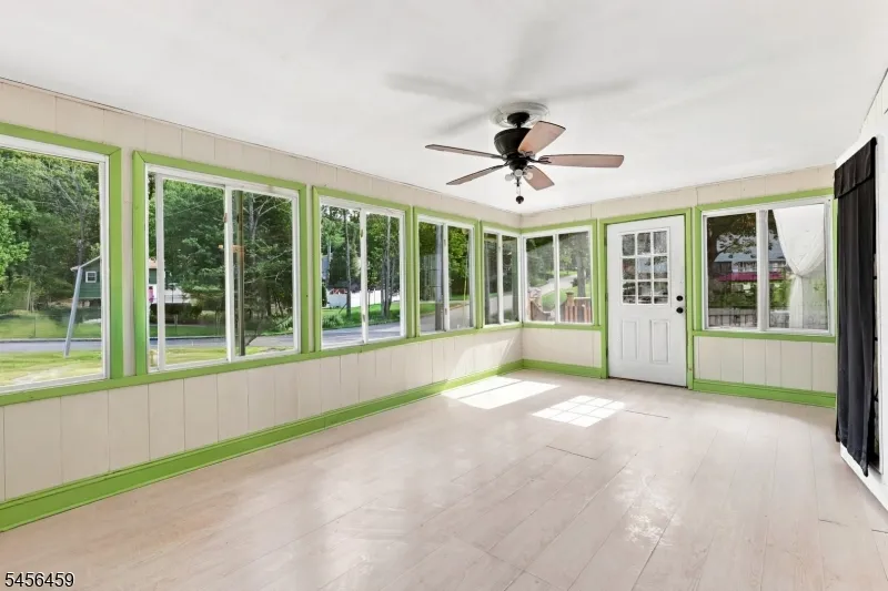 105 Leland Trl Hopatcong, NJ 07843