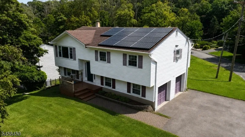 105 Leland Trl Hopatcong, NJ 07843
