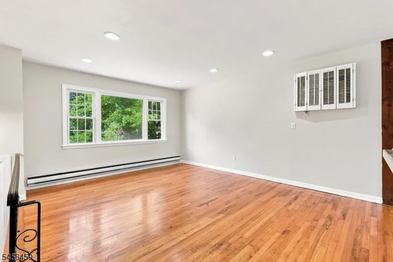 105 Leland Trl Hopatcong, NJ 07843