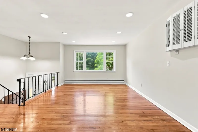 105 Leland Trl Hopatcong, NJ 07843