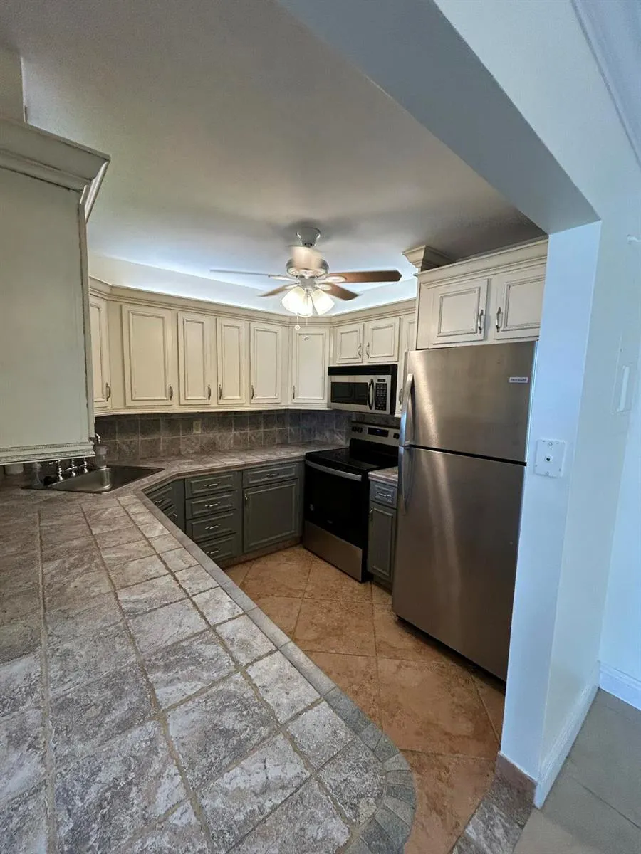 305 POMPANO BEACH BOULEVARD #205 Pompano Beach, FL 33062