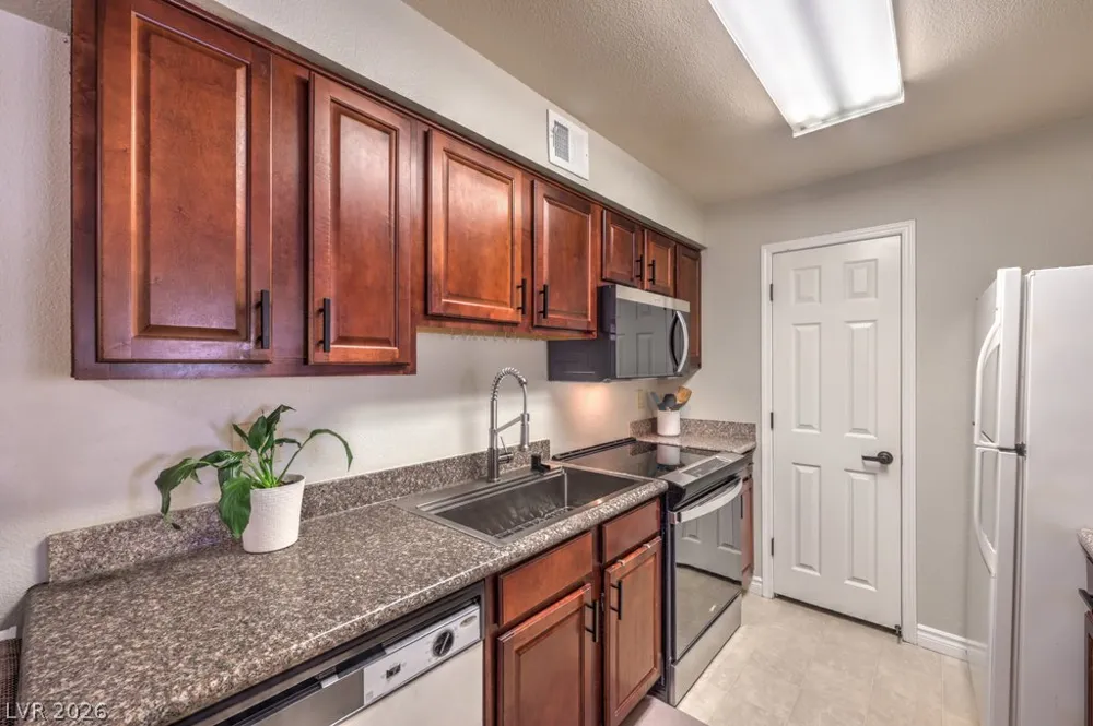 2451 Rainbow Boulevard #2007 Las Vegas, NV 89108