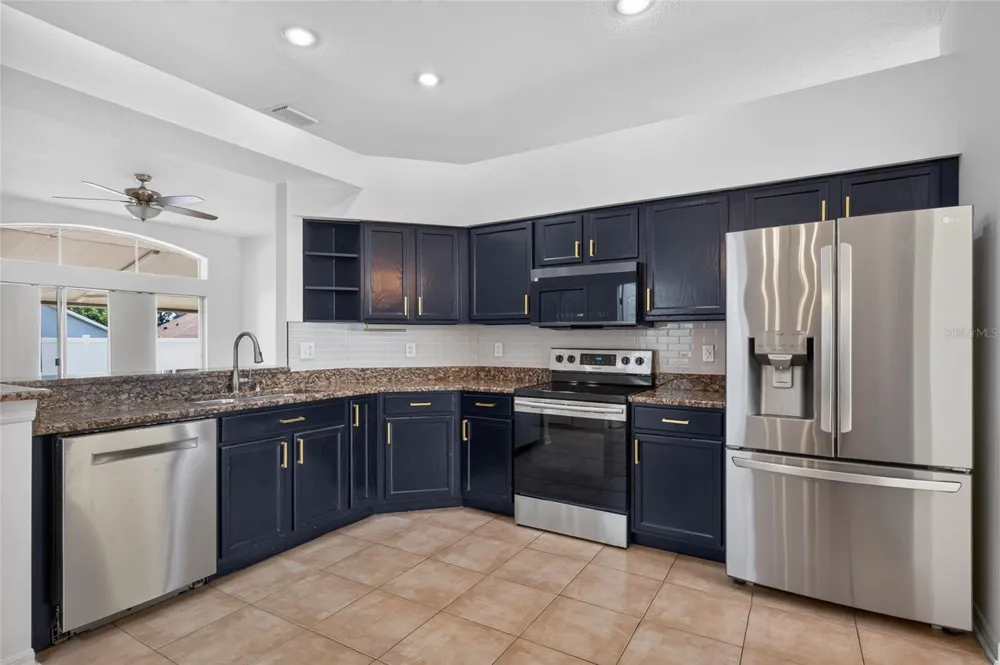 405 COUNTRY VINEYARD DRIVE Valrico, FL 33594