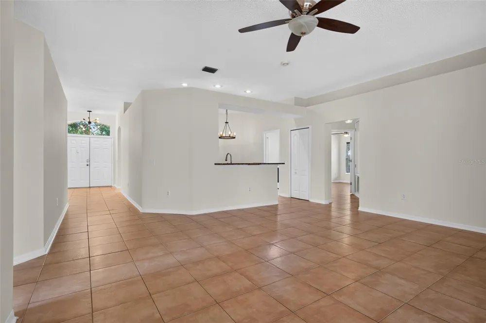 405 COUNTRY VINEYARD DRIVE Valrico, FL 33594