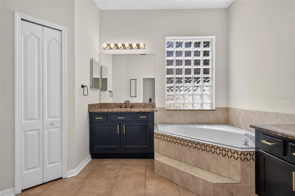 405 COUNTRY VINEYARD DRIVE Valrico, FL 33594
